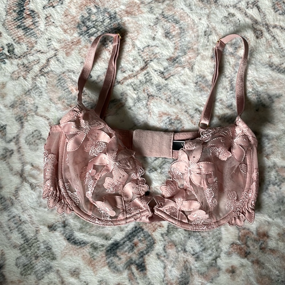 Victoria Secret Cottage Core Lingerie Bra- size 32DD